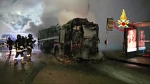 Napoli, autobus in fiamme nel rione Capodimonte (18.12.24)