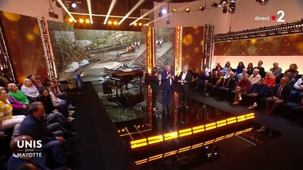 François Bayrou interpellé par Nagui dans "Unis pour Mayotte" sur France 2.