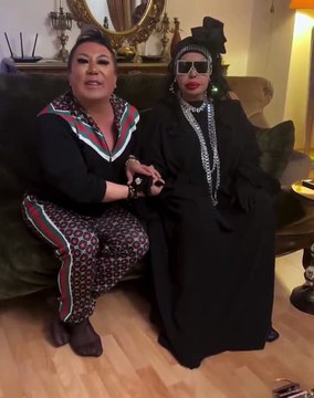 Murat Övüç Bülent Ersoy’un ayaklarına kapanarak özür diledi