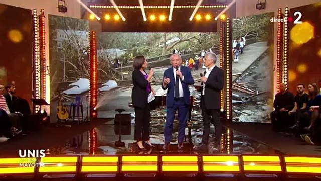 En pleine émission spéciale sur le drame à Mayotte sur France 2, Nagui recadre le Premier ministre François Bayrou qui évoque l'immigration illégale sur l'île : Est-ce que c'est le sujet ce soir ? - Regardez