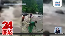 Kawayang tulay na dinaraanan ng ilang guro at estudyante, bumigay dahil sa pagragasa ng tubig sa ilog | 24 Oras