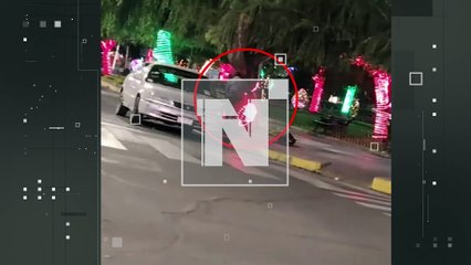 ¡Robó foquitos navideños! Un delincuente fue grabado arrancando los focos