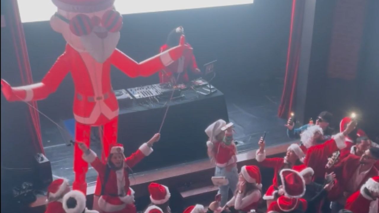 SantaCon 2024 brings holiday cheer as Santas in NYC show love to Mariah