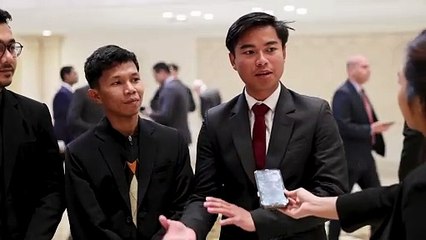 Antusiasme Mahasiswa Indonesia di Al-Azhar Sambut Kedatangan Presiden Prabowo di Kairo.