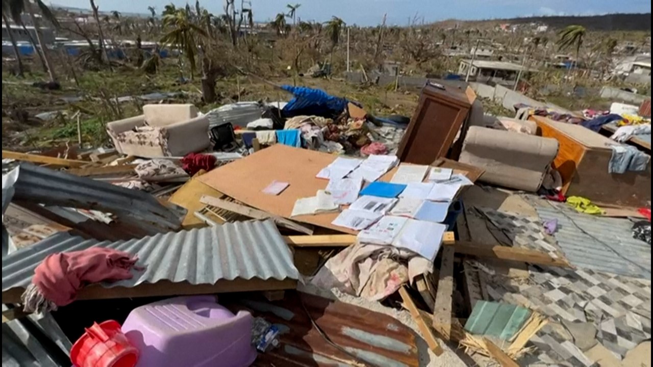 « Pas d'eau, pas d'électricité, pas d'info » : les habitants de Mayotte se sentent « coupés du monde »