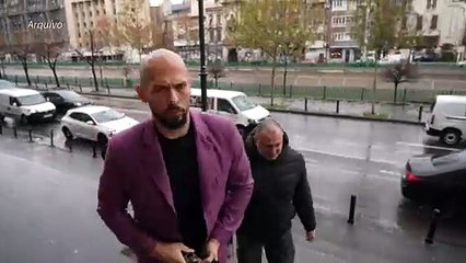 ‘Influencer’ misógino Andrew Tate e irmão terão mais de R$ 15 mi bloqueados no Reino Unido