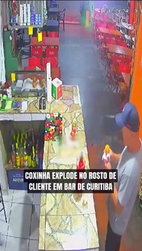 Coxinha explode no rosto de um homem