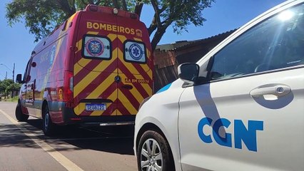 Mulher é socorrida pelo Siate na Rua Poente do Sol