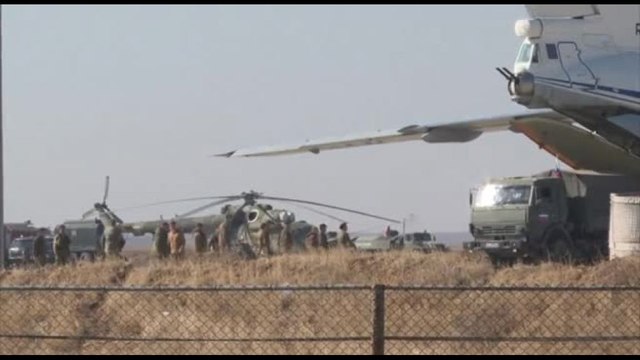Le truppe russe via dalla Siria, caricati i blindati sugli aerei cargo