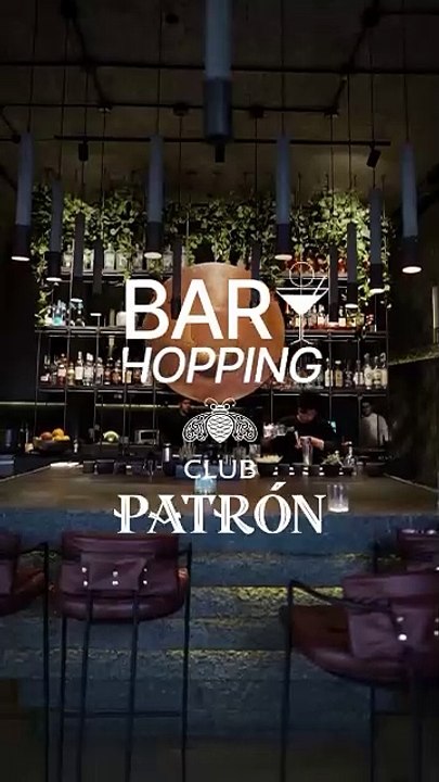 Bar Hopping con Tequila Patrón Cristalino. (@Tequilapatronmexico)Primera parada- Tana Bar en Polanco. (@tana.cdmx)Iván, jefe de barra, nos prepara un Spalottheme mientras apreciamos la esencia del lugar.Tequila Pat