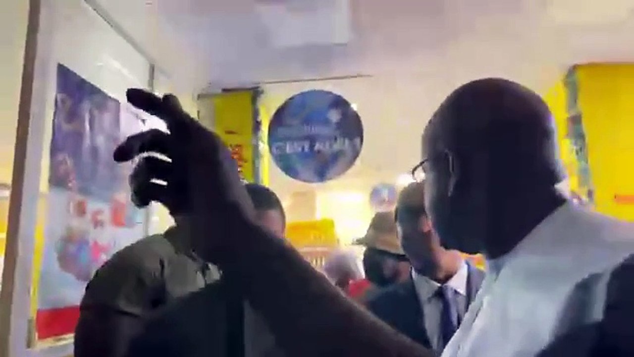 Barth Barricadé dans un Auchan : Réaction à chaud de Elément Barth