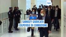 Francia, Sarkozy condannato per corruzione: tre anni di reclusione, uno con braccialetto elettronico