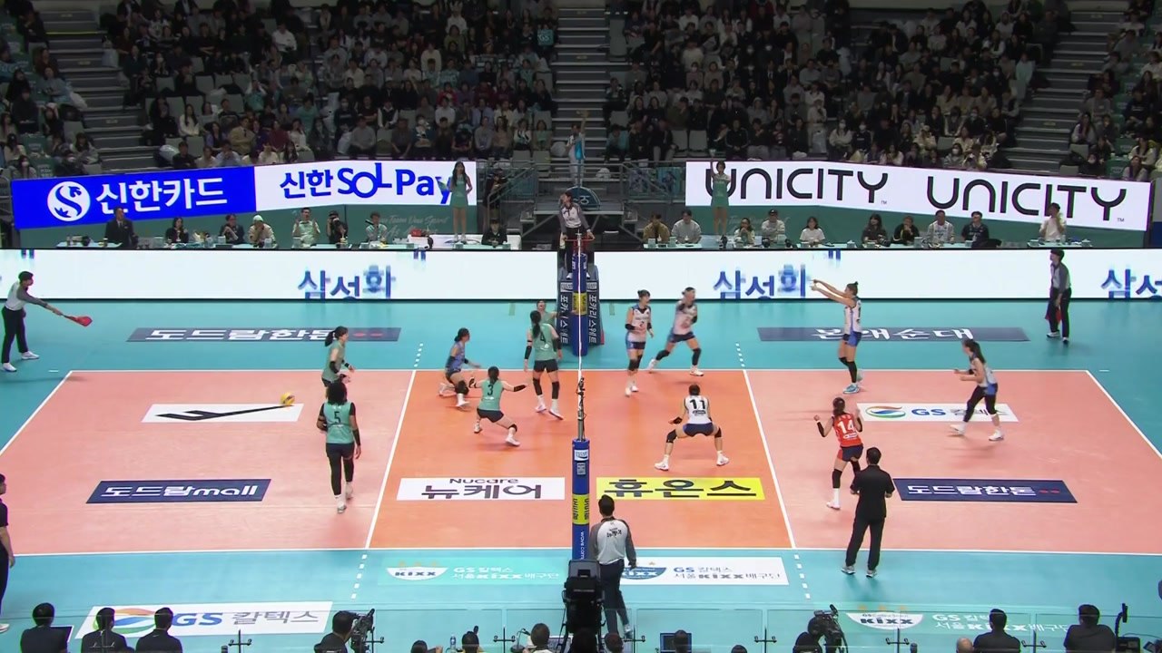 IBK, GS칼텍스 11연패 빠뜨리며 4연패 탈출 / YTN