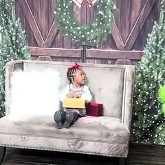 Menina toma susto em encontro com o Grinch e encanta as redes