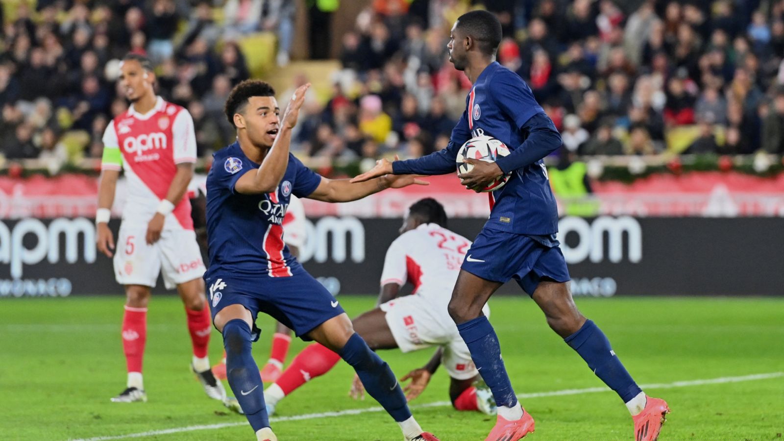 Ousmane Dembélé aparece al rescate del PSG