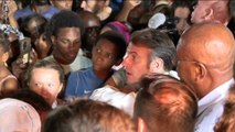 Emmanuel Macron hué et pris à partie par les Mahorais