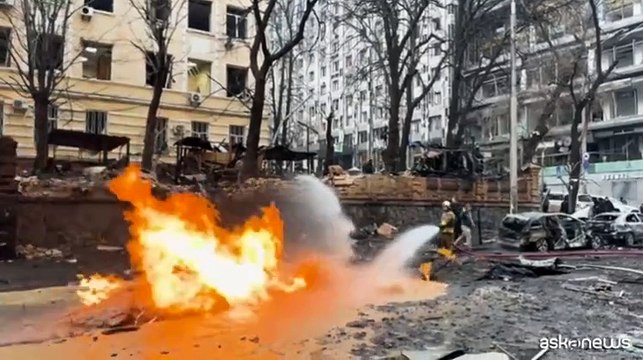 Attacco russo su Kiev, edifici distrutti