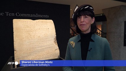 Tabla grabada con los Diez Mandamientos subastada por USD 5 millones en Nueva York