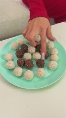 She turned chocolate into a giant candy bowl 🍫😱