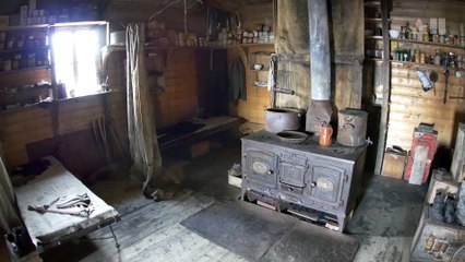 Exploring Antarctic Huts 🏚️