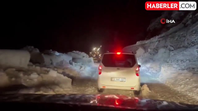 Ayder Yaylası Yoluna Çığ Düştü, Trafik 1 Saat Aksadı
