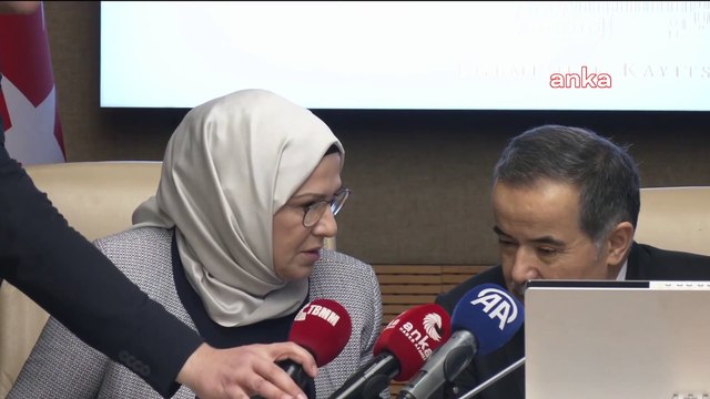 AKP'li vekiller mikrofonu açık unuttu: Çok yanlış yaptı bakan hanım ya