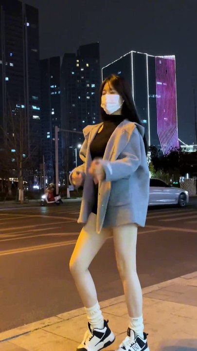 来我们四川吃钵钵鸡，哈哈哈 有缘我请客！