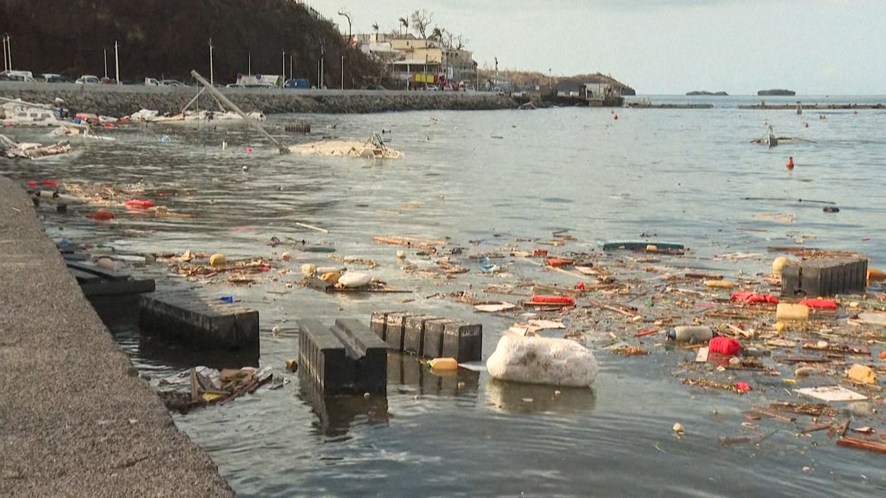 "Pas d'eau, pas d'électricité, pas d'informations": les habitants de Mayotte "coupés du monde"