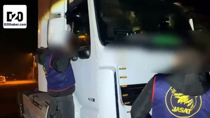 Firari hükümlü saklandığı TIR’da böyle yakalandı