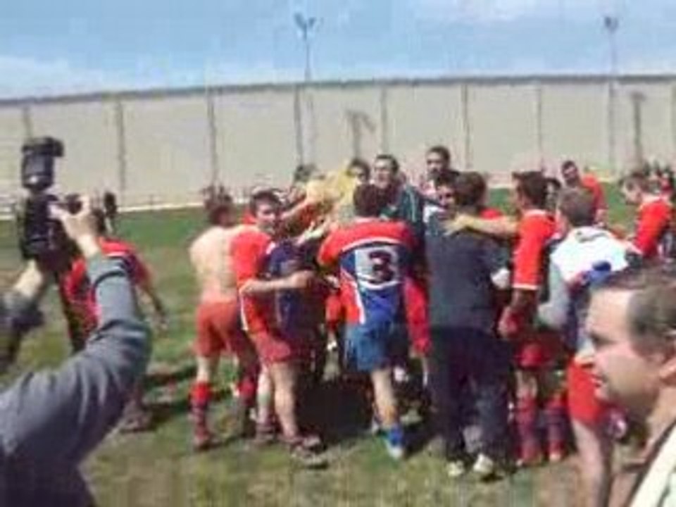 Victoire RCR 2ème série 27 Avril 2008 017