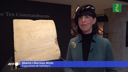 Tabla grabada con los Diez Mandamientos subastada por USD 5 millones en Nueva York
