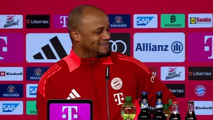 Kompany lacht in Richtung Eberl: "Du kannst die Frage alleine beantworten"