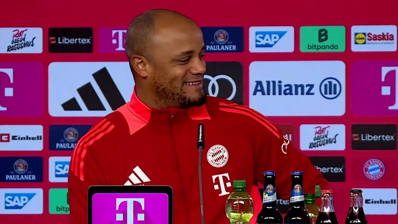 Kompany lacht in Richtung Eberl: 'Du kannst die Frage alleine beantworten'