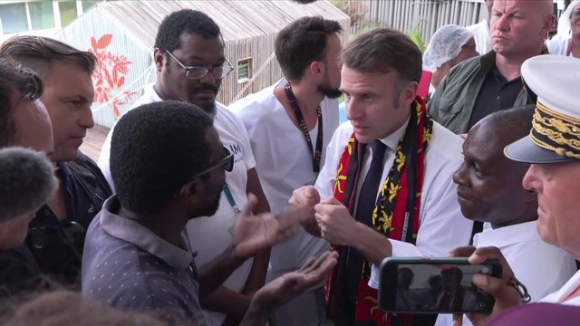 L'eau n'y est pas, aucun service n'est là, après six jours c'est normal? : la colère d'un habitant de Mayotte face à Emmanuel Macron