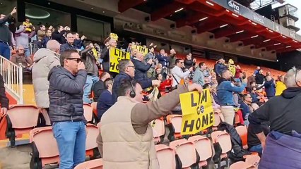 Lío en la junta de accionistas del Valencia: el consejo abandona a los diez minutos