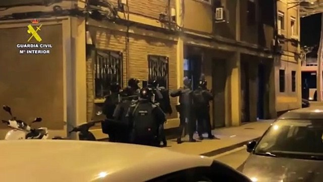 La Guardia Civil detiene en Barcelona a un presunto yihadista que investigaba el uso de venenos mortales