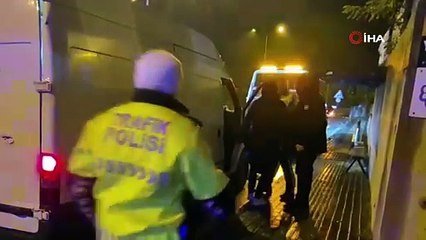 Polisten kaçıp 10 metre yükseklikteki köprüden atladı