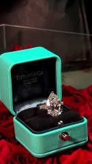 نور الغندور تفاجئ الجمهور بهدية خاتم ماسي باذخ