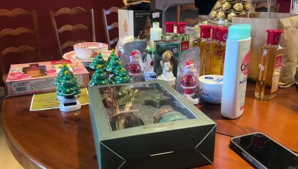 Les aînées reçoivent aussi des cadeaux de Noël