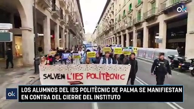 Los alumnos del IES Politècnic de Palma se manifiestan en contra del cierre del instituto