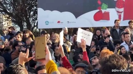 "Siria libera e civile", a centinaia protestano nel centro di Damasco