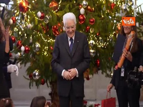 Mattarella ai bambini dell'Ospedale Bambin Gesu: Buon Natale! Non aspettate me per aprire i doni