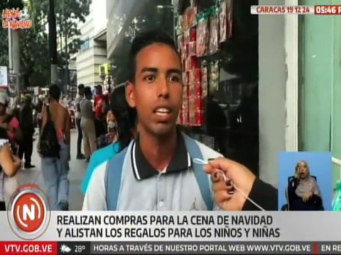 Ciudadanos continúan sus compras navideñas para celebrar en unión familiar