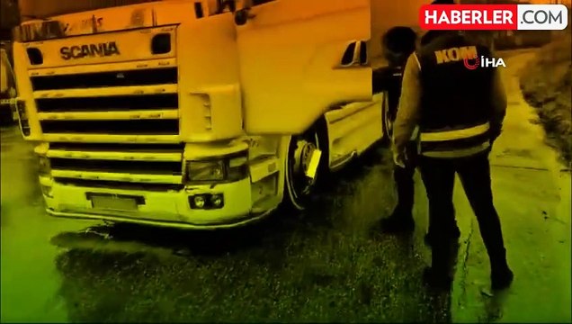 Kocaeli'de Durdurulan Tırda 5 Ton Kaçak Tütün Ele Geçirildi