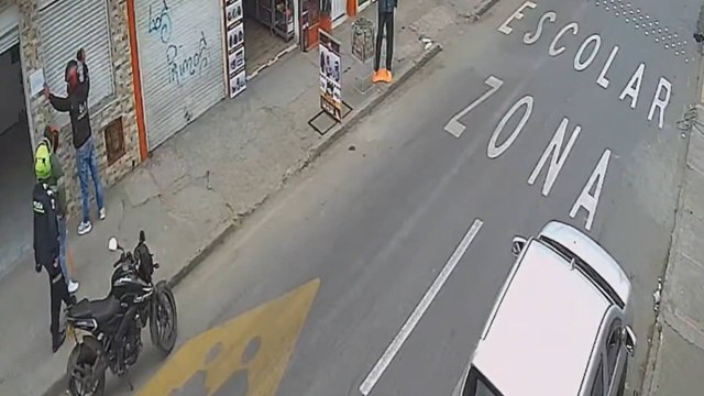 VIDEO | Así se dio la captura de dos ladrones que pretendían huir luego de un robo en Bogotá