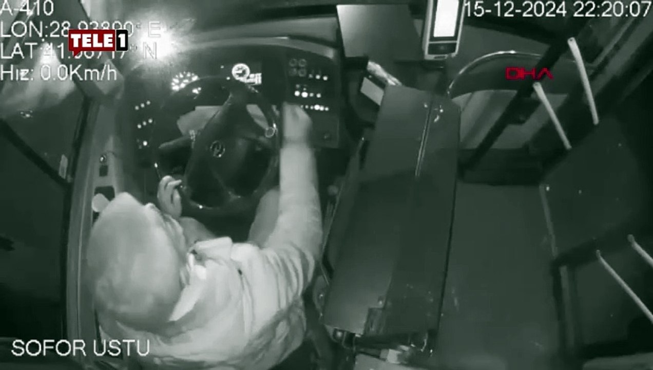 Yol verme tartışması yaşadığı İETT şoförüne bıçak çekti