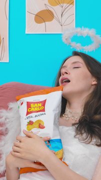 Sneaky little devil steals chips... But will the angel wake up? 😴😇