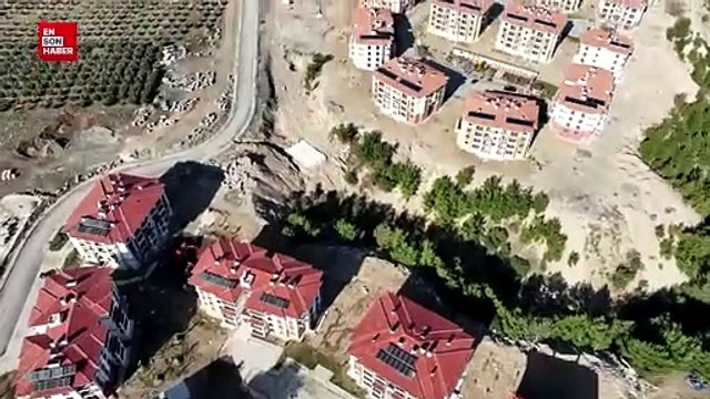 Hatay'ın Arsuz ilçesinde deprem konutlarının yapımı sürüyor