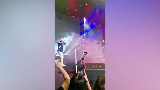 Rapçi Ati242'den konserde 'Ali Koç istifa' sloganı