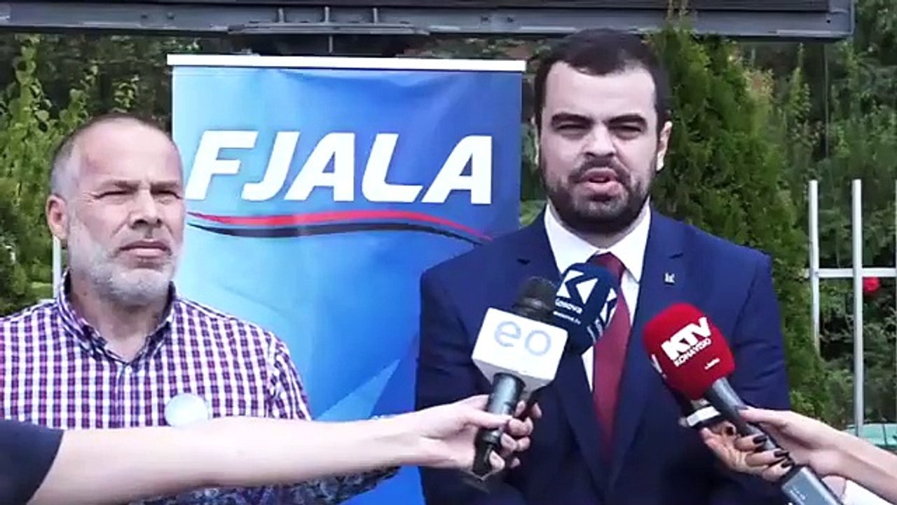 Konferenca e FJALËS Pampersa për liderët politikë” që heshtën përballë Vuçiçit